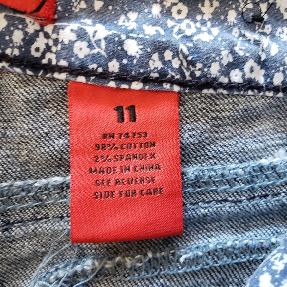 Zanadi Button Embellished Shorty Short Jean Shorts - Picture 4 of 9